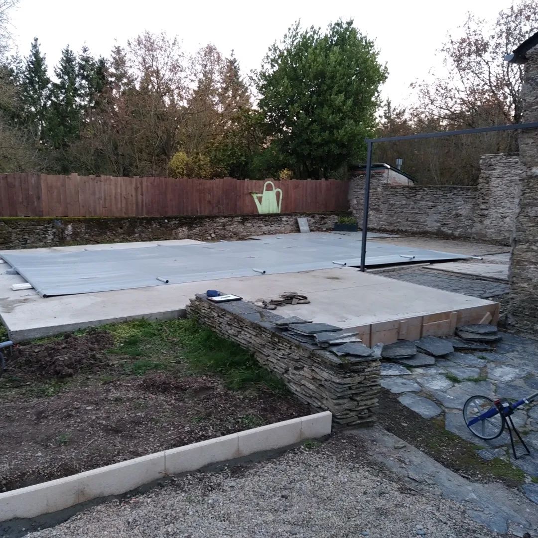 Avant les travaux : préparation d’une terrasse de piscine